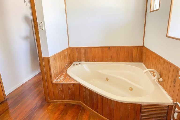 Photo of property in 235 Swanson Road, Henderson, Auckland, 0610