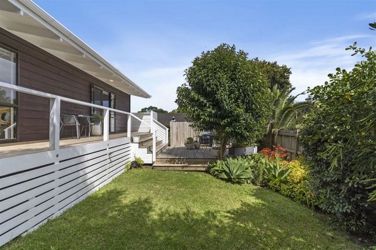 Photo of property in 2/8 Wattle Street, New Lynn, Auckland, 0600