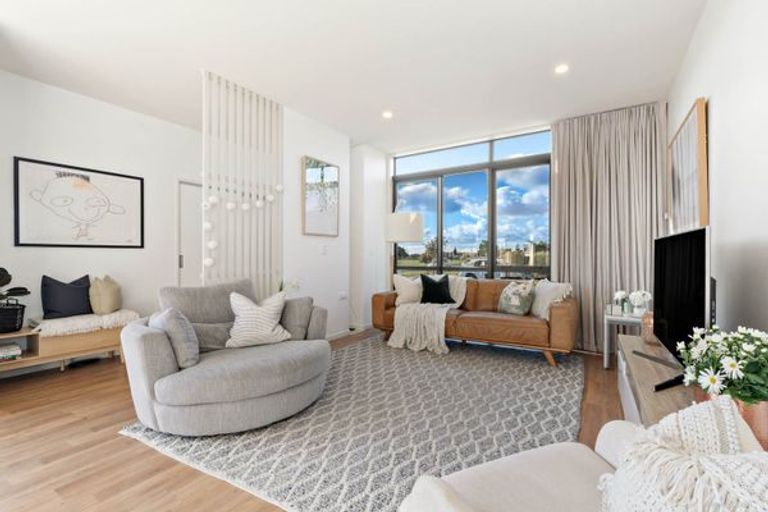 Photo of property in 2 Troop Road, Papakura, 2110