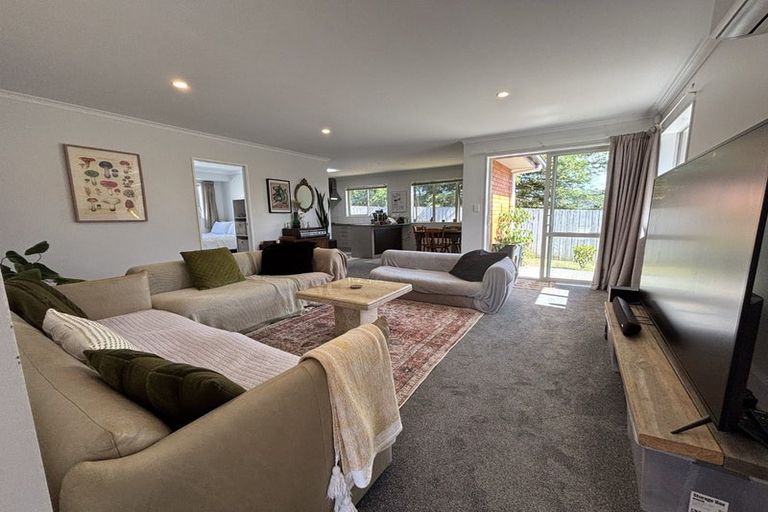 Photo of property in 55a Matipo Road, Te Atatu Peninsula, Auckland, 0610