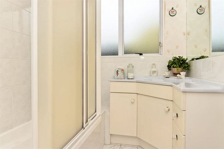 Photo of property in 3/56 Kiwi Esplanade, Mangere Bridge, Auckland, 2022