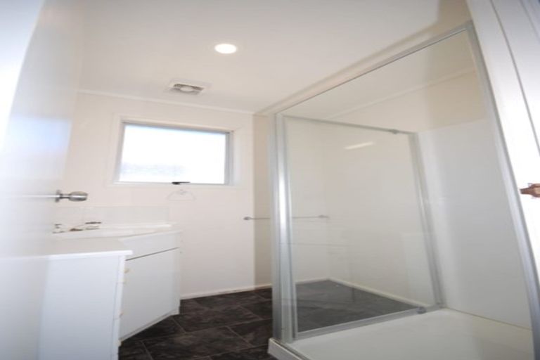 Photo of property in 3 Doone Place, Massey, Auckland, 0614