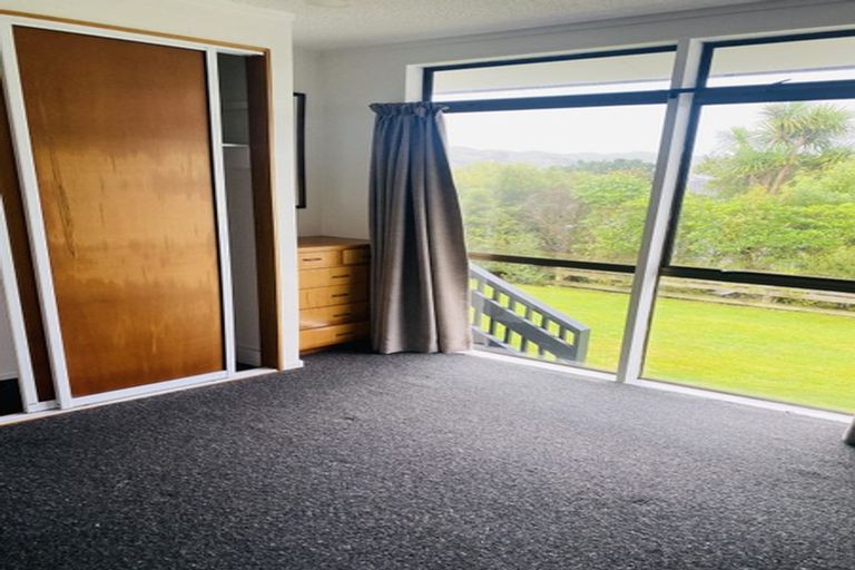 Photo of property in 8 Bushland Grove, Paparangi, Wellington, 6037