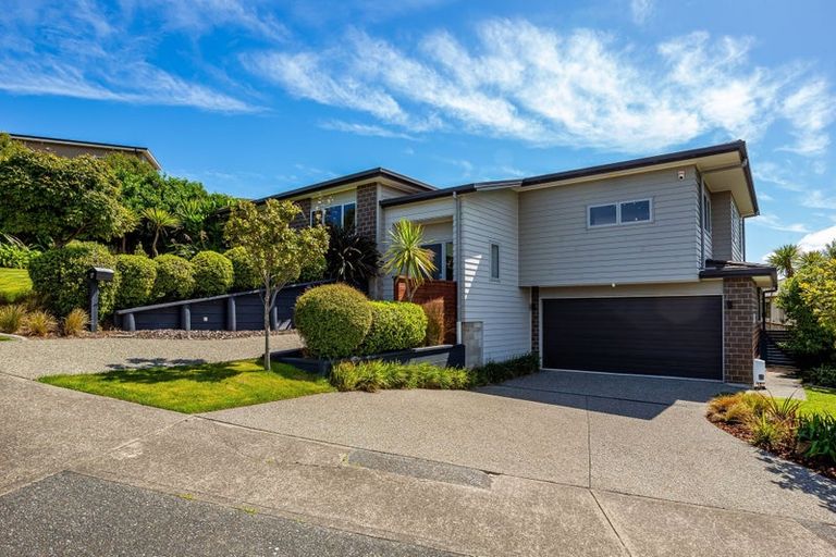 Photo of property in 17 Dusky Crescent, Aotea, Porirua, 5024