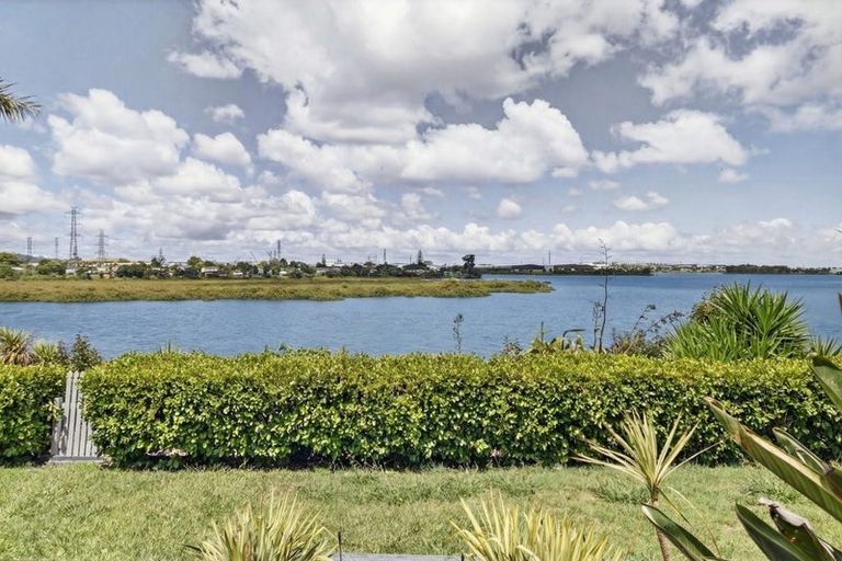 Photo of property in 48 Aurea Avenue, Pakuranga, Auckland, 2010