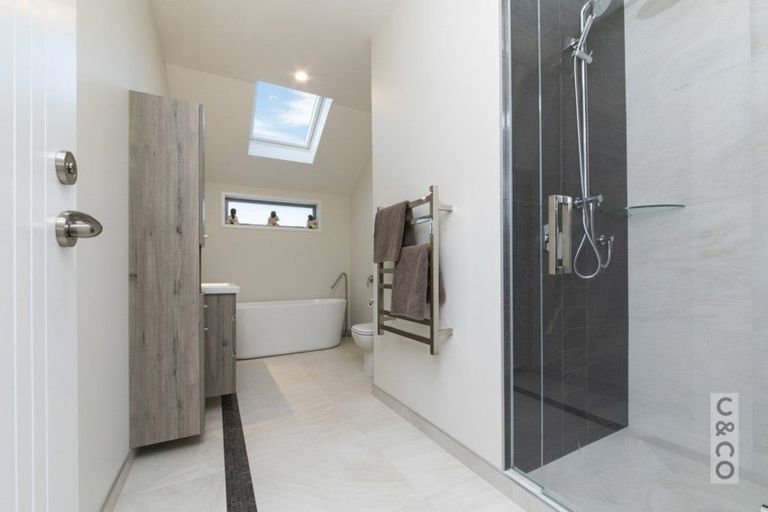 Photo of property in 1 Tauwaka Crescent, Riverhead, 0820