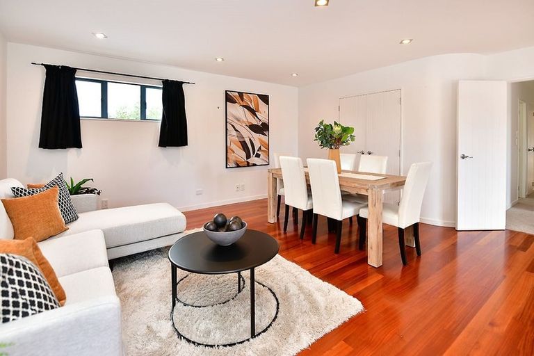 Photo of property in 4 Roberts Road, Matakatia, Whangaparaoa, 0930