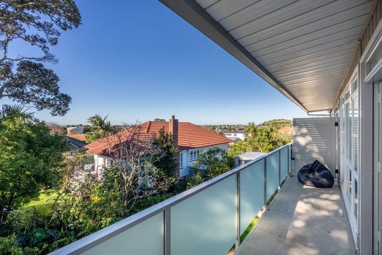 Photo of property in 5/77 Old Lake Road, Narrow Neck, Auckland, 0624