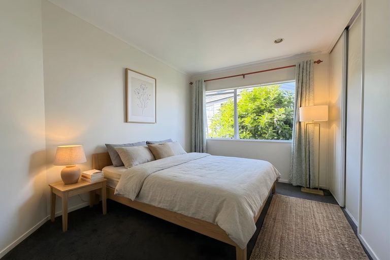 Photo of property in 11 Mira Place, Windsor Park, Auckland, 0632