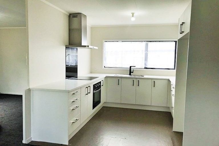 Photo of property in 2/5 Solveig Place, Randwick Park, Auckland, 2105