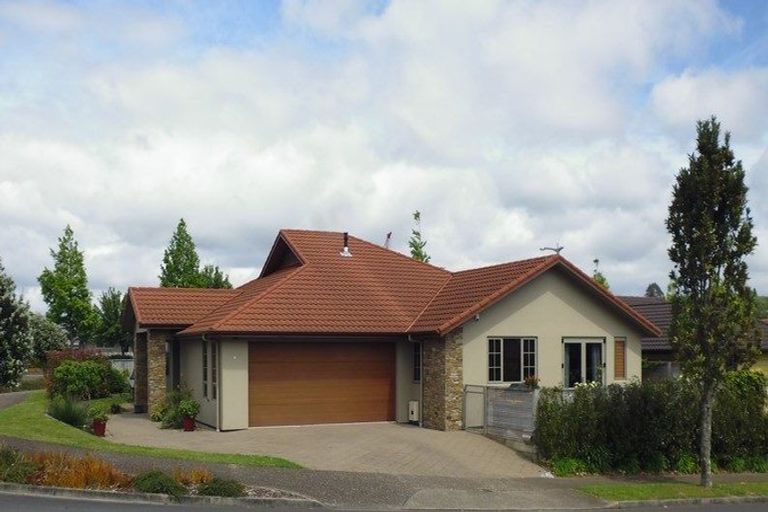 Photo of property in 1 Tarn Close, Pyes Pa, Tauranga, 3112