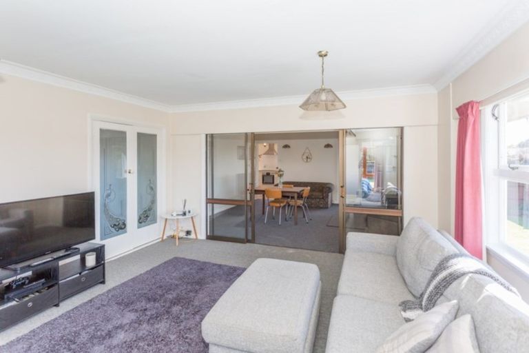 Photo of property in 1 Chilton Drive, Mairehau, Christchurch, 8052