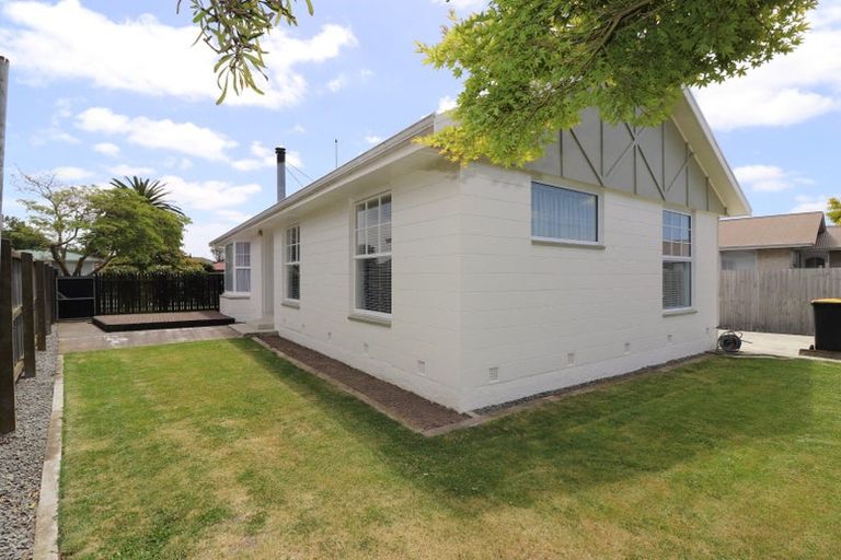 Photo of property in 5 Davidson Crescent, Hornby, Christchurch, 8042