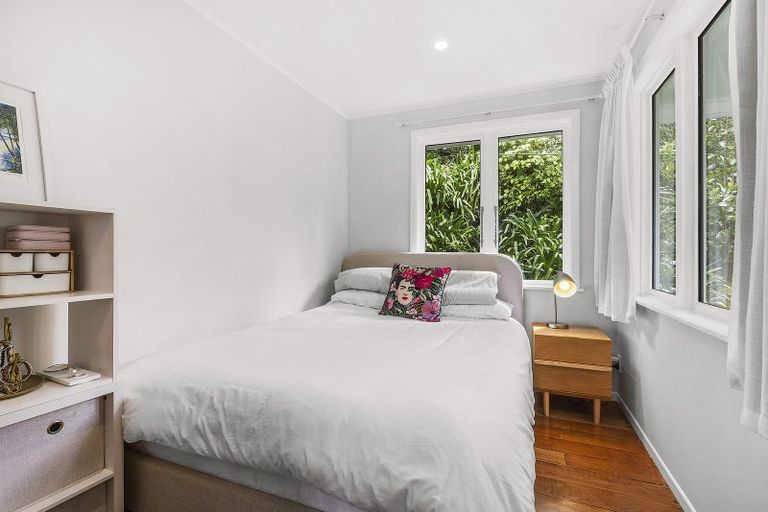 Photo of property in 65 Airlie Road, Plimmerton, Porirua, 5026