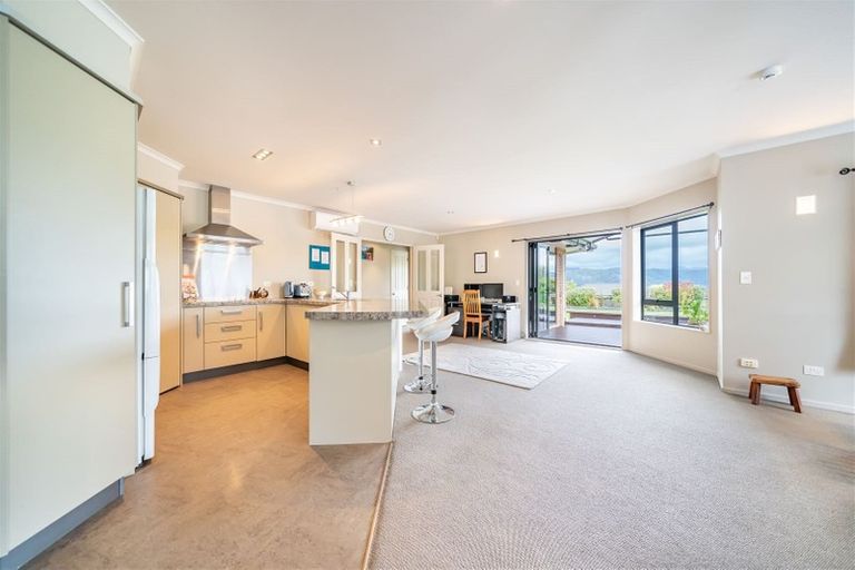 Photo of property in 2 Cosgrove Rise, Riverstone Terraces, Upper Hutt, 5018