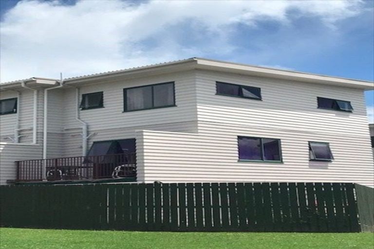 Photo of property in 1/1 Briar Way, New Lynn, Auckland, 0600