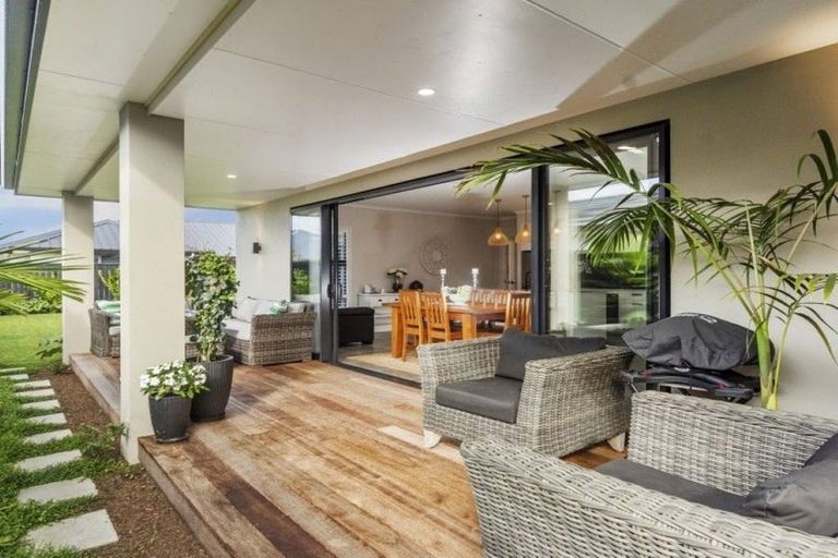Photo of property in 8 Litsea Way, Papamoa Beach, Papamoa, 3118