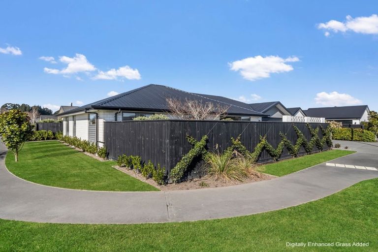 Photo of property in 6 Dunlops Crescent, Marshland, Christchurch, 8083