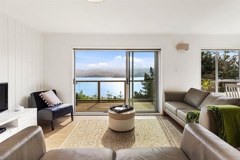 Photo of property in 97 Kahu Road, Paremata, Porirua, 5024