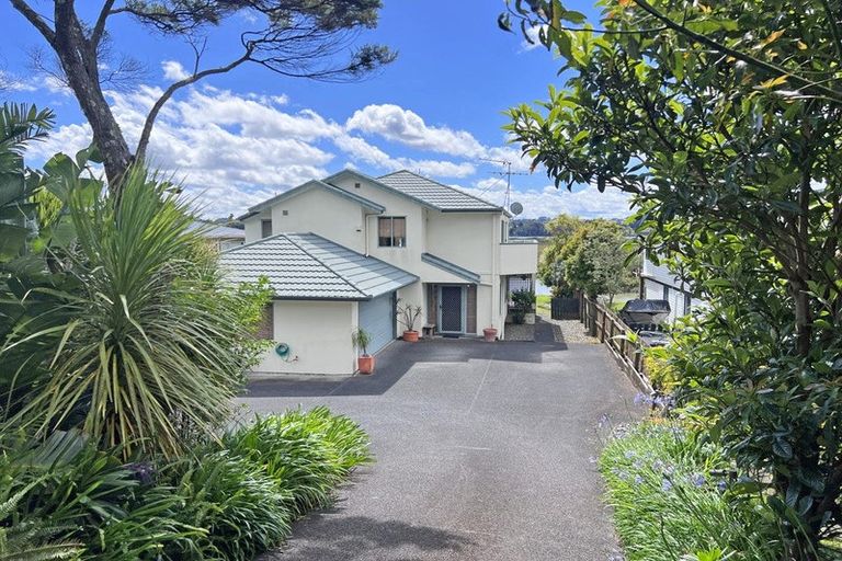 Photo of property in 10 The Terrace, Herald Island, Auckland, 0618