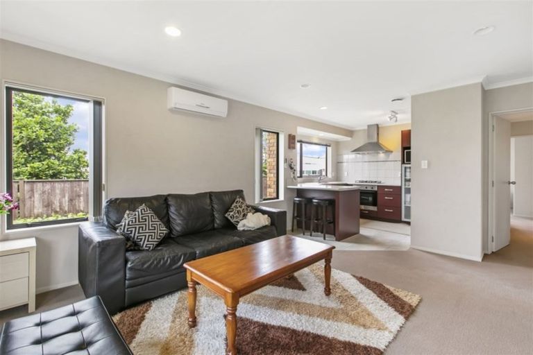 Photo of property in 24 Sarteano Drive, Manurewa, Auckland, 2105