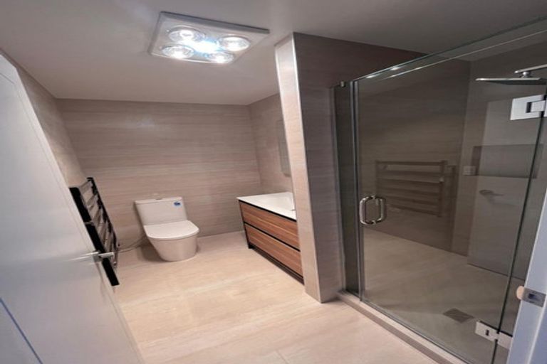 Photo of property in 31 Booralee Avenue, Botany Downs, Auckland, 2010
