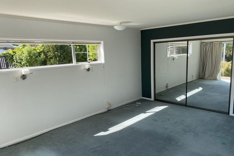 Photo of property in 98 Chelsea View Drive, Chatswood, Auckland, 0626