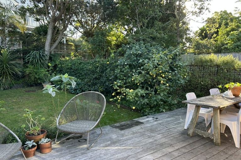 Photo of property in 2/65 Church Street, Devonport, Auckland, 0624