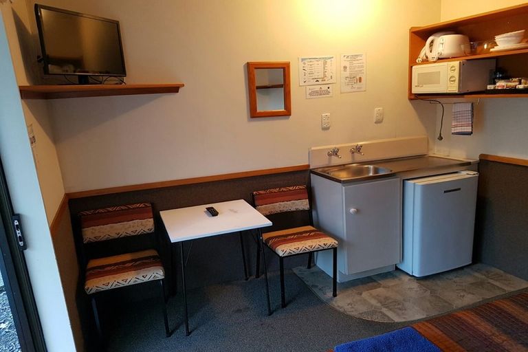 Photo of property in 52 Northcote Road, Northcote, Christchurch, 8052