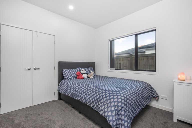 Photo of property in 16 Black Beech Crescent, Takanini, 2110