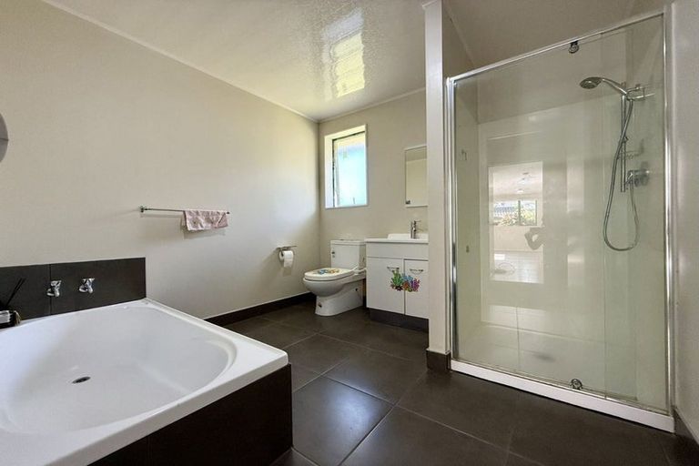 Photo of property in 48 Ruze Vida Drive, Massey, Auckland, 0614