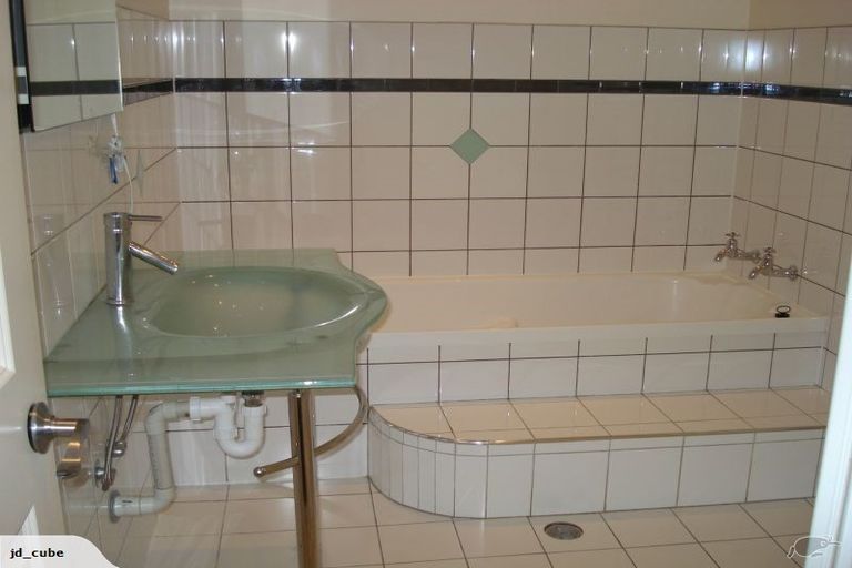 Photo of property in Hb Apartments, 8/3 Holland Street, Te Aro, Wellington, 6011