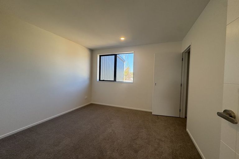 Photo of property in 11 Pipitea Place, Massey, Auckland, 0614