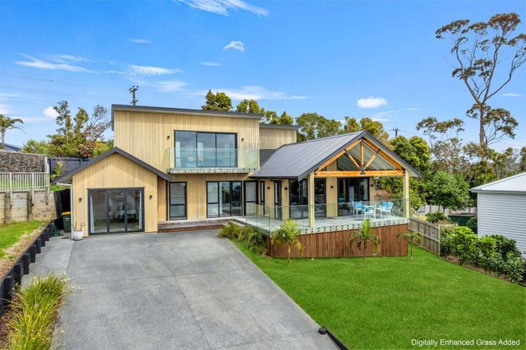 Photo of property in 2d Vipond Road, Stanmore Bay, Whangaparaoa, 0932
