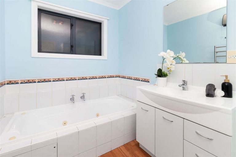 Photo of property in 6b Fovant Street, Russley, Christchurch, 8042