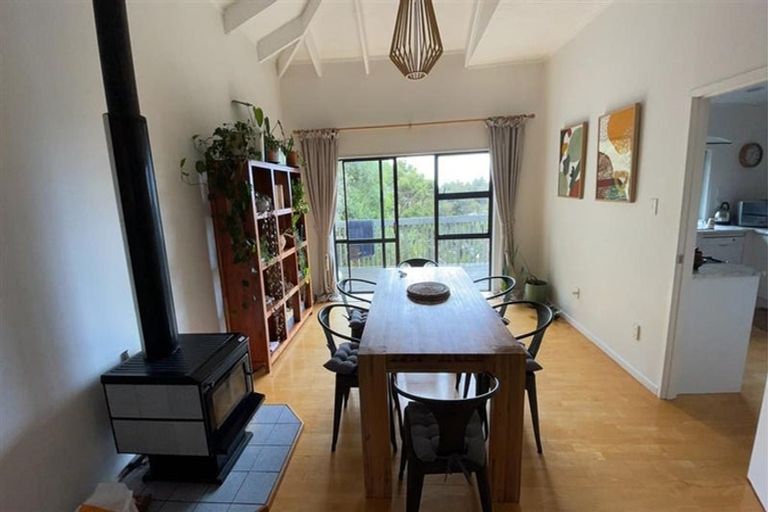 Photo of property in 947 East Coast Road, Torbay, Auckland, 0630