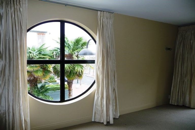 Photo of property in Latitude 37 East Apartments, 1d/20 Pakenham Street East, Auckland Central, Auckland, 1010