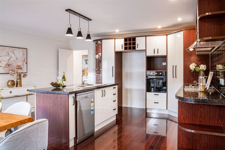 Photo of property in 29 Sapperton Drive, Henderson, Auckland, 0612