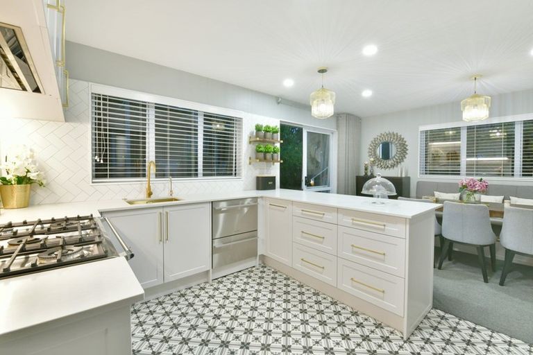 Photo of property in 6 Blue Heron Rise, Stanmore Bay, Whangaparaoa, 0932