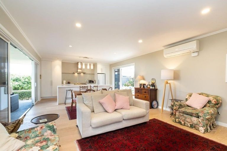 Photo of property in 8 Te Heipora Place, Havelock North, 4130