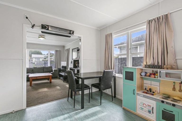 Photo of property in 64 Friedlanders Road, Manurewa, Auckland, 2102