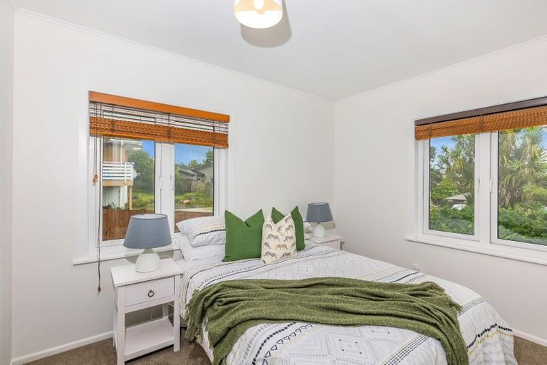 Photo of property in 13 Glen Marine Parade, Glendene, Auckland, 0602