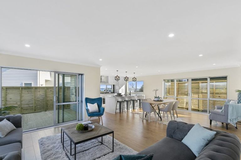 Photo of property in 4 Poto Road, Normandale, Lower Hutt, 5010