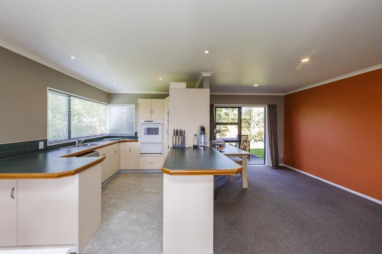 Photo of property in 23 Greenwood Place, Fitzherbert, Palmerston North, 4410