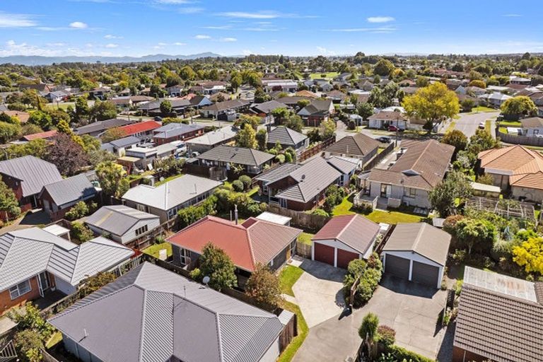 Photo of property in 9 Honeysuckle Place, Northcote, Christchurch, 8052