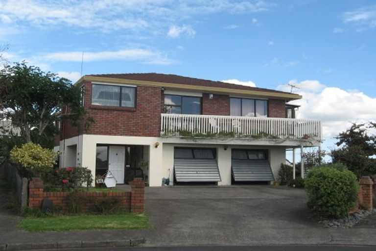 Photo of property in 24 Pitlochry Place, Highland Park, Auckland, 2010