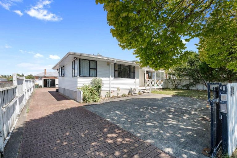 Photo of property in 12 Ussher Place, Pakuranga Heights, Auckland, 2010