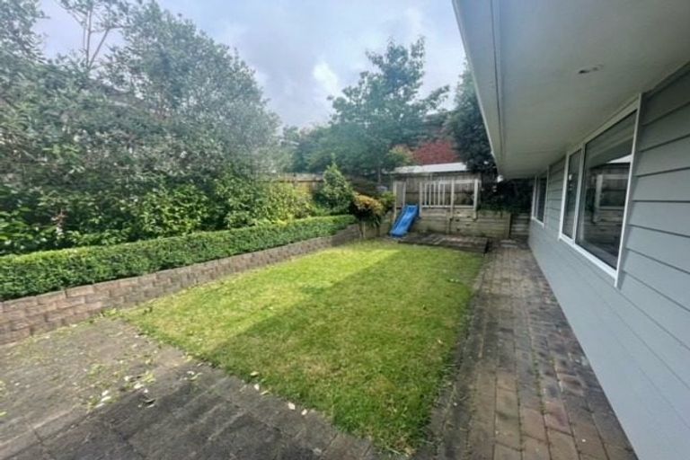 Photo of property in 2/11 Parramatta Place, Botany Downs, Auckland, 2010