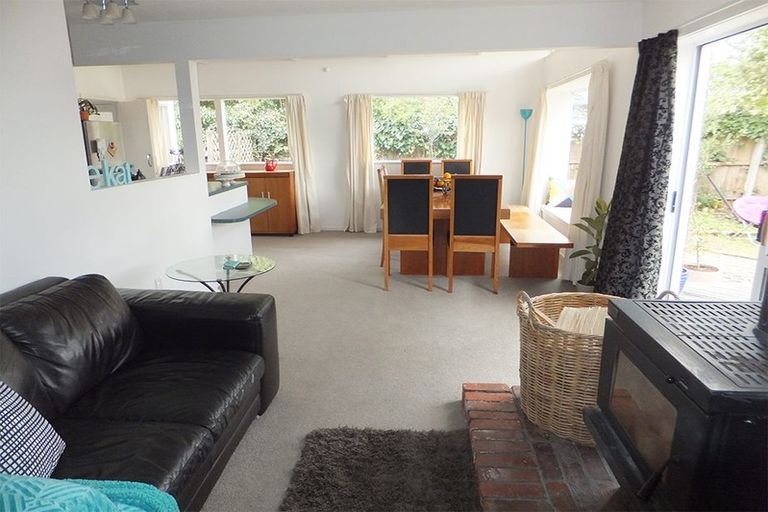 Photo of property in 211 Avonhead Road, Avonhead, Christchurch, 8042