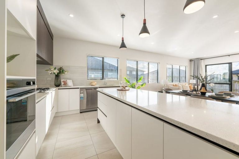 Photo of property in 6 Twin Parks Rise, Papakura, 2110